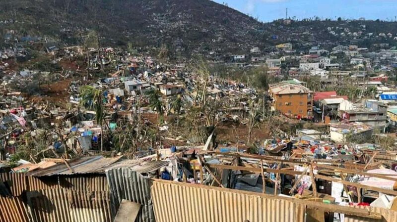 La_ayuda_francesa_llega_mientras_el_ciclo_n_Chido_devasta_Mayotte__se_teme_la_muerte_de_cientos