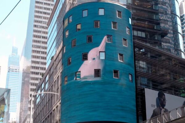 La_campan_a__Ecos_del_Oce_ano__ilumina_Times_Square___ video poster