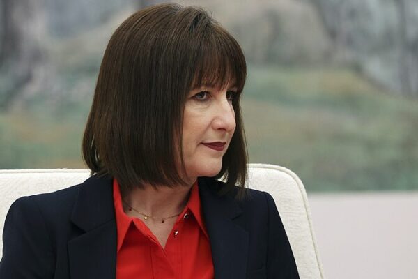 La canciller del Reino Unido, Rachel Reeves, inicia viaje a China en medio de oleadas económicas 🌊 La_canciller_del_Reino_Unido__Rachel_Reeves__inicia_viaje_a_China_en_medio_de_oleadas_econo_micas__