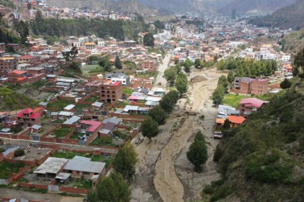 La_capital_de_Bolivia_inundada__Declarado_estado_de_emergencia__