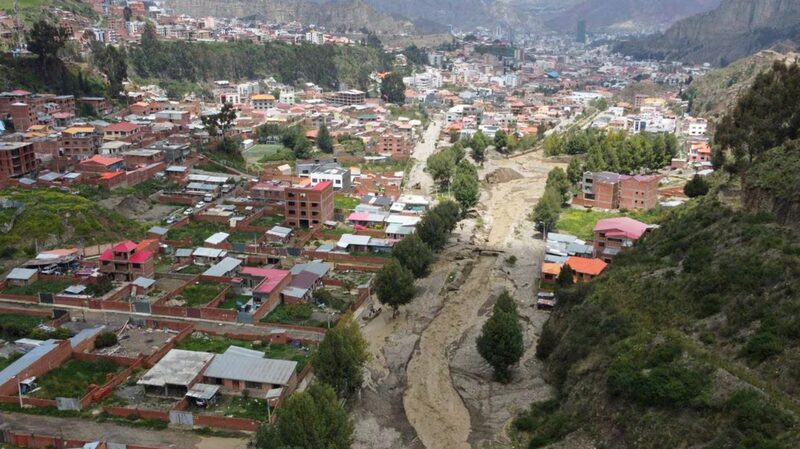 La_capital_de_Bolivia_inundada__Declarado_estado_de_emergencia__