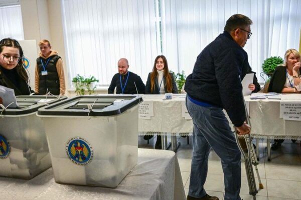 La_carrera_presidencial_en_Moldavia_se_intensifica__segunda_vuelta_el_3_de_noviembre____