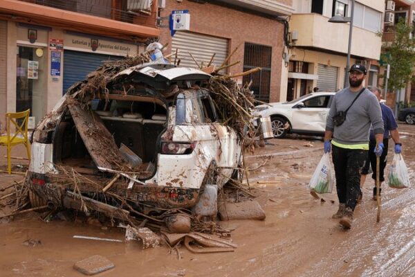 La cifra de muertos por las inundaciones más mortales de España sube a 140 La_cifra_de_muertos_por_las_inundaciones_ma_s_mortales_de_Espan_a_sube_a_140