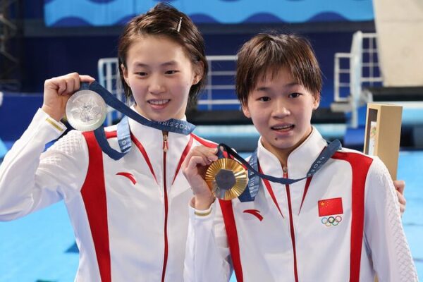 La_clavadista_china_Quan_Hongchan_hace_historia_con_su_tercer_oro_oli_mpico_en_Pari_s_2024