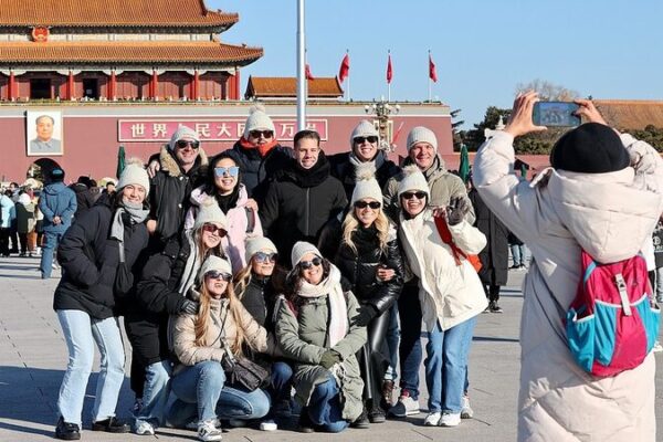 La_cultura_tradicional_china_atrae_a_ma_s_visitantes_internacionales_durante_el_Festival_de_Primavera video poster