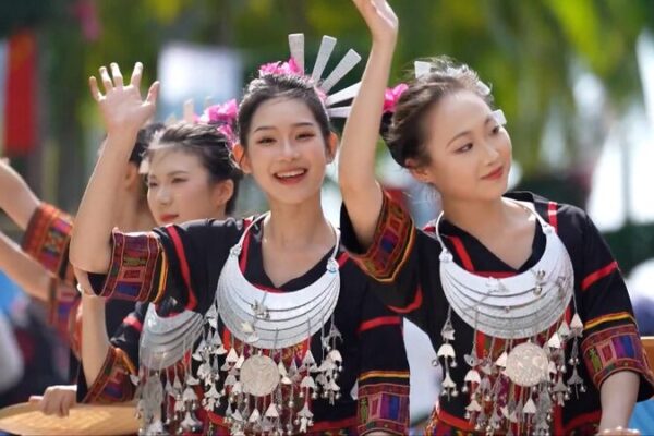 ¡La diversidad cultural de China brilla en los Juegos Étnicos en Hainan! _La_diversidad_cultural_de_China_brilla_en_los_Juegos_E_tnicos_en_Hainan_ video poster