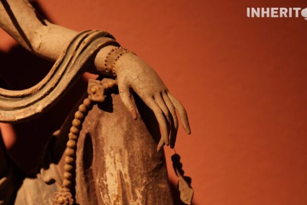 La épica talla en madera de Pingyao: donde la tradición se encuentra con la pasión 🪵✨ La_e_pica_talla_en_madera_de_Pingyao__donde_la_tradicio_n_se_encuentra_con_la_pasio_n___