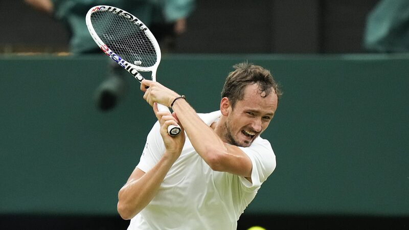La_e_pica_victoria_de_cinco_sets_de_Medvedev_sobre_Sinner_lo_lleva_a_las_semifinales_de_Wimbledon___