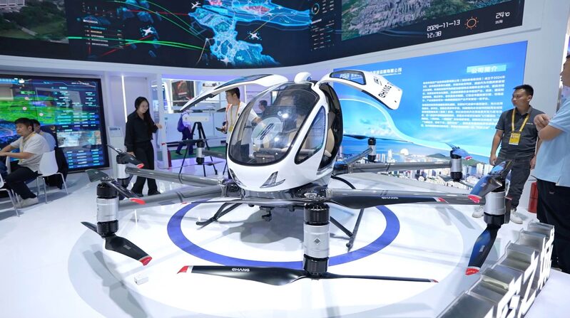 La_economi_a_de_baja_altitud_despega_en_el_Airshow_China_con_demostraciones_de_eVTOL video poster