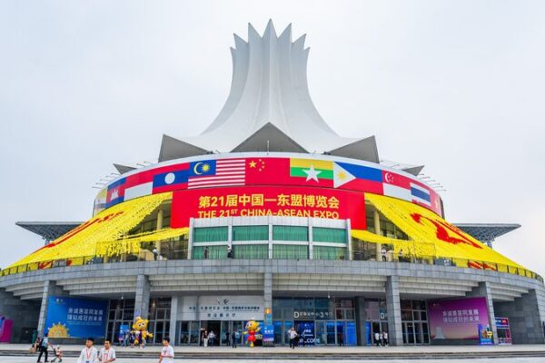 La economía digital y verde: ¡nuevas estrellas en la cooperación China-ASEAN! 🌐💚 La_economi_a_digital_y_verde___nuevas_estrellas_en_la_cooperacio_n_China_ASEAN____