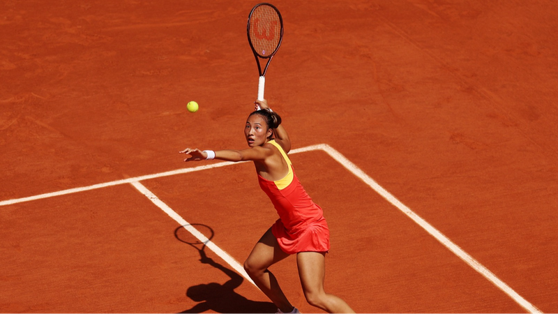 La_estrella_de_tenis_de_China_Zheng_Qinwen_avanza_a_las_semifinales_oli_mpicas___
