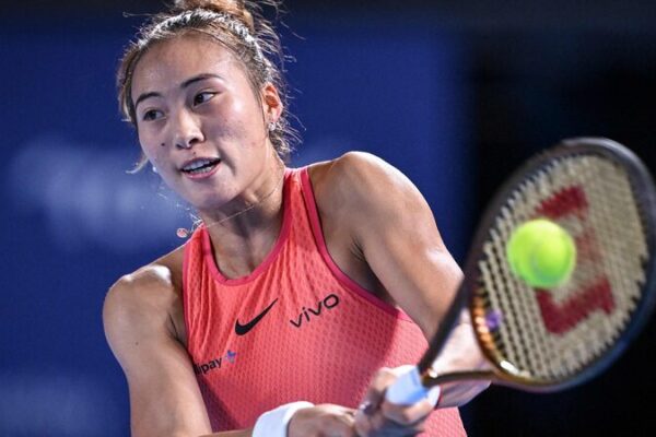 La estrella del tenis chino Zheng Qinwen avanza a los cuartos de final del Abierto Pan Pacífico 🎾✨ La_estrella_del_tenis_chino_Zheng_Qinwen_avanza_a_los_cuartos_de_final_del_Abierto_Pan_Paci_fico___