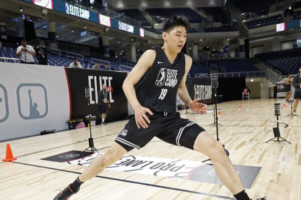 ¡La estrella en ascenso de China, Cui Yongxi, se une a los Portland Trail Blazers! 🏀🔥 _La_estrella_en_ascenso_de_China__Cui_Yongxi__se_une_a_los_Portland_Trail_Blazers____