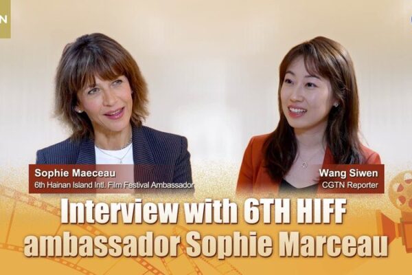 La estrella francesa Sophie Marceau ilumina el Festival de Cine de Hainan 🌟 La_estrella_francesa_Sophie_Marceau_ilumina_el_Festival_de_Cine_de_Hainan__ video poster