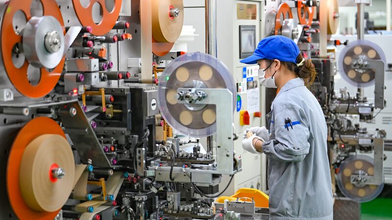La_fabricacio_n_global_se_contrae_por_5__mes___Que__esta__pasando____