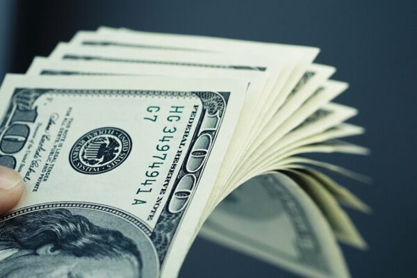 La hegemonía del dólar: ¿Está perjudicando al comercio de EE. UU.? La_hegemoni_a_del_do_lar___Esta__perjudicando_al_comercio_de_EE__UU__