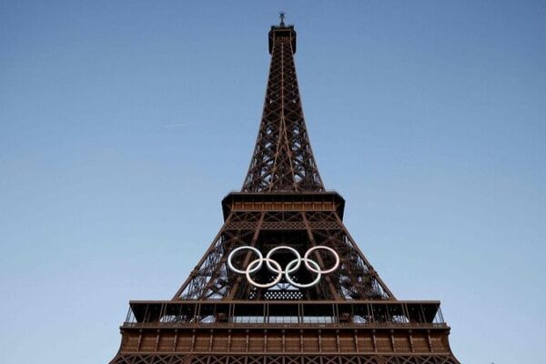 La icónica Torre Eiffel decorada con aros olímpicos para París 2024 La_ico_nica_Torre_Eiffel_decorada_con_aros_oli_mpicos_para_Pari_s_2024
