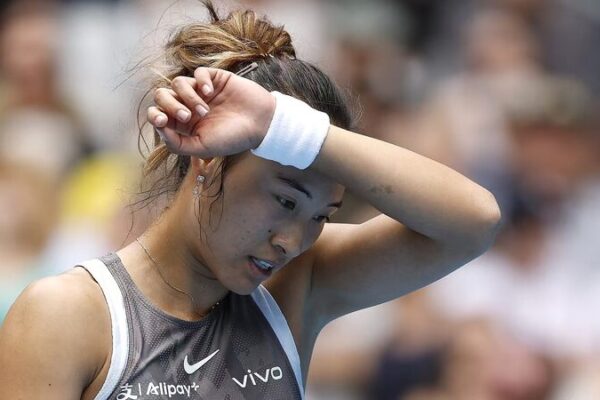 La impactante eliminación de Zheng Qinwen en el Abierto de Australia: ¿Qué salió mal? La_impactante_eliminacio_n_de_Zheng_Qinwen_en_el_Abierto_de_Australia___Que__salio__mal_ video poster