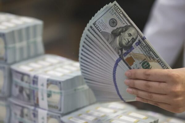 La_inflacio_n_en_EE_UU__se_mantiene_alta_mientras_la_economi_a_prospera___Que__esta__pasando_