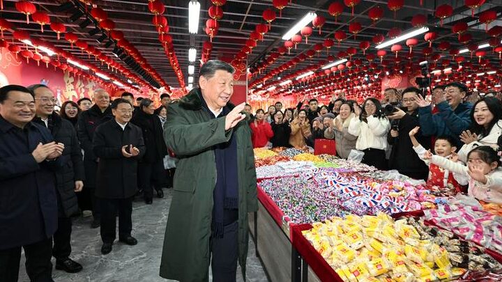La_inspiradora_visita_de_Xi_Jinping_a_Liaoning__Calidez_y_compromiso_en_accio_n