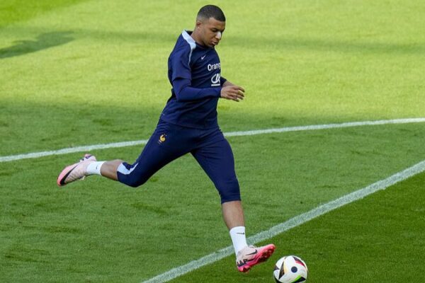 La lesión en la nariz de Mbappé pone en duda el enfrentamiento de Francia contra Países Bajos 😱 La_lesio_n_en_la_nariz_de_Mbappe__pone_en_duda_el_enfrentamiento_de_Francia_contra_Pai_ses_Bajos__