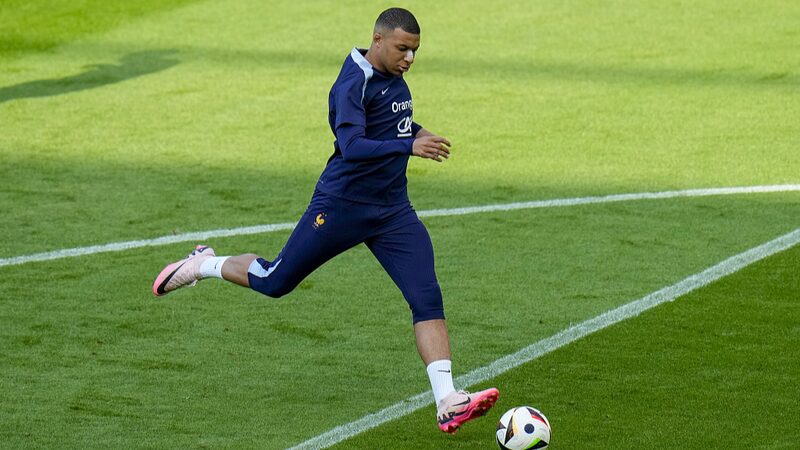 La_lesio_n_en_la_nariz_de_Mbappe__pone_en_duda_el_enfrentamiento_de_Francia_contra_Pai_ses_Bajos__