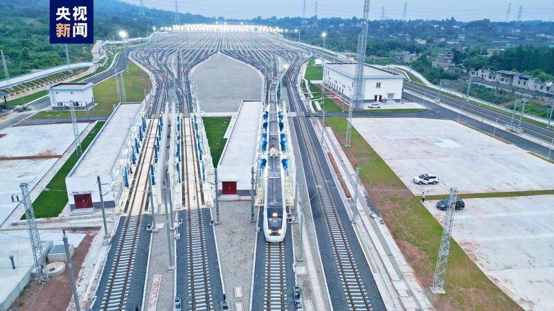 _La_mayor_base_de_trenes_de_alta_velocidad_de_China_ya_esta__en_marcha_