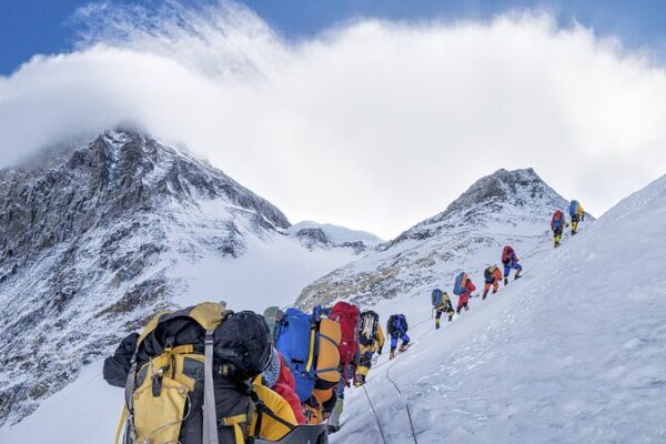 ___La_misio_n_e_pica_del_Eje_rcito_de_Nepal___Limpiar_el_Monte_Qomolangma_y_ma_s_alla__