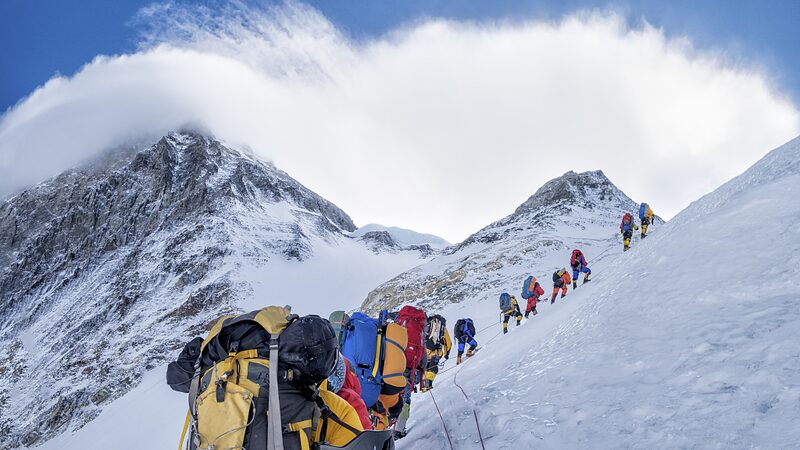___La_misio_n_e_pica_del_Eje_rcito_de_Nepal___Limpiar_el_Monte_Qomolangma_y_ma_s_alla__