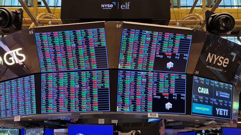 La_montan_a_rusa_del_mercado_de_valores_de_EE__UU__en_2024__Trump__IA_y_el_regreso_de_Bitcoin video poster