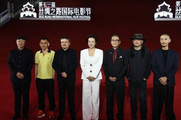 La ola cultural de China: festivales, música y descubrimientos antiguos 🌏🎶 La_ola_cultural_de_China__festivales__mu_sica_y_descubrimientos_antiguos___