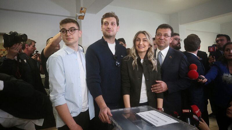 _La_oposicio_n_de_Turqui_a_mantiene_el_poder_en_las_ciudades_clave_tras_las_elecciones_