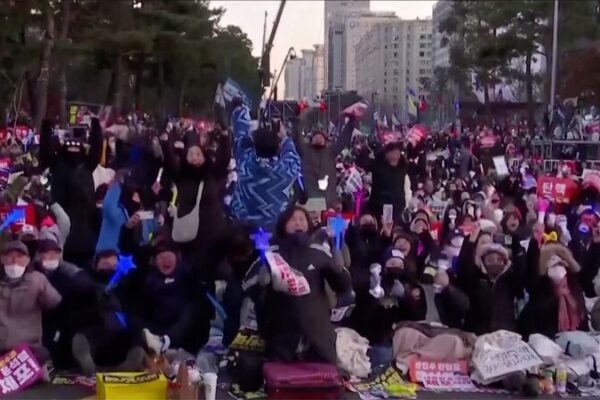 La_oposicio_n_surcoreana_pospone_destituir_al_presidente_en_funciones_Han__ video poster