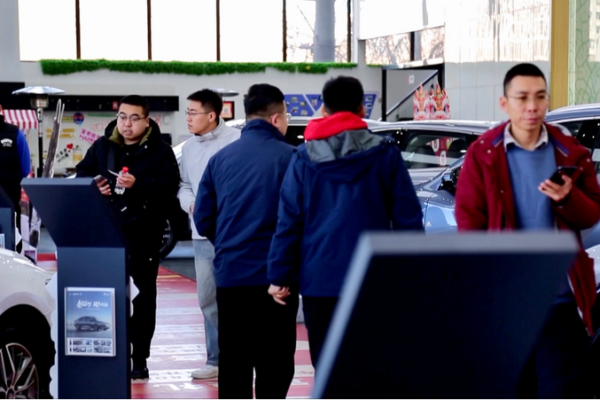 La_poli_tica_de__Intercambiar_por_Nuevo__de_China_desata_emocio_n_de_compras_en_Taiyuan__ video poster