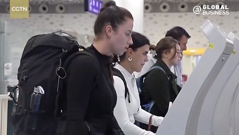 La_poli_tica_de_exencio_n_de_visa_de_China_impulsa_el_turismo__los_viajeros_internacionales_acuden_a_explorar video poster