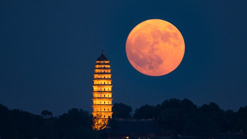 La_primera_superluna_ilumina_los_cielos_en_todo_el_territorio_continental_chino___