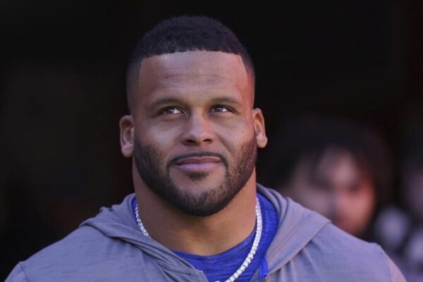 🏈 La superestrella de la NFL Aaron Donald se retira a los 32 años después de 10 temporadas __La_superestrella_de_la_NFL_Aaron_Donald_se_retira_a_los_32_an_os_despue_s_de_10_temporadas