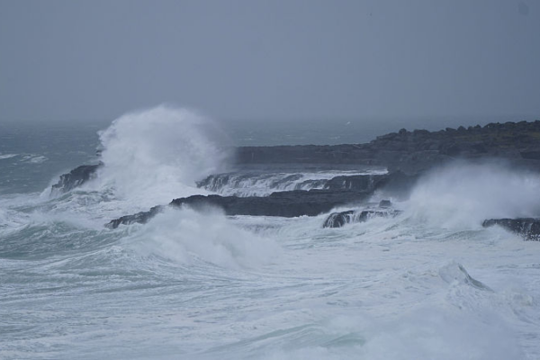 La_tormenta_Jocelyn_azota_las_Islas_Shetland_de_Escocia_con_vientos_de_97_mph___ video poster