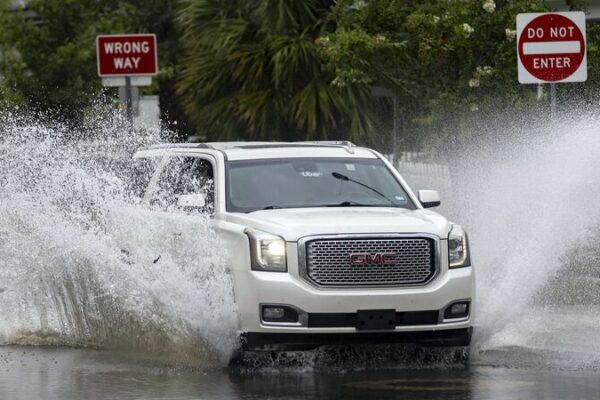 La_tormenta_tropical_Debby_empapa_Florida_y_avanza_hacia_Georgia