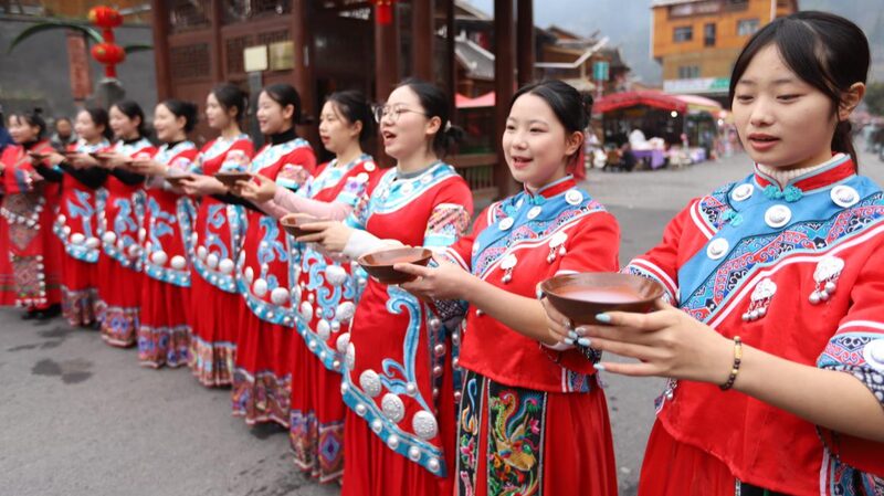 La_tribu_Tujia_de_Guizhou_persigue_el_An_o_Nuevo_con_estilo__