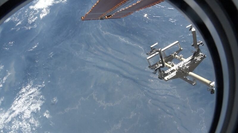 La_tripulacio_n_del_Shenzhou_18_comparte_impresionantes_vistas_espaciales_de_los__ri_os_madre__de_China video poster