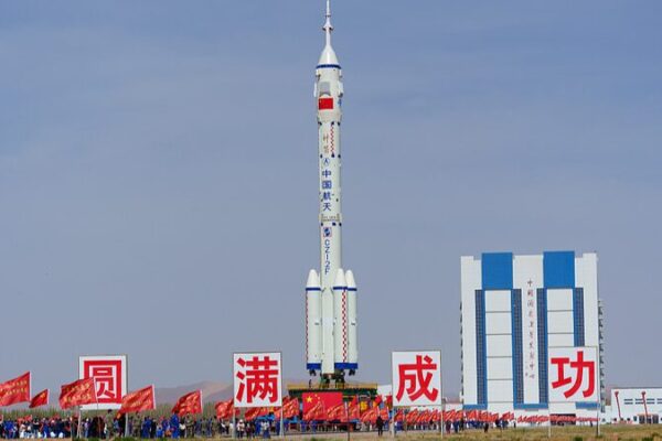 La_tripulacio_n_del_Shenzhou_18_de_China_deslumbra_en_conferencia_de_prensa__ video poster
