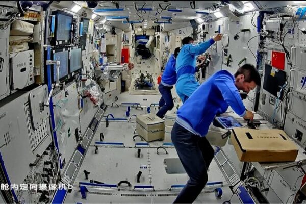 La_tripulacio_n_del_Shenzhou_18_de_China_se_prepara_para_su_e_pica_segunda_caminata_espacial__ video poster