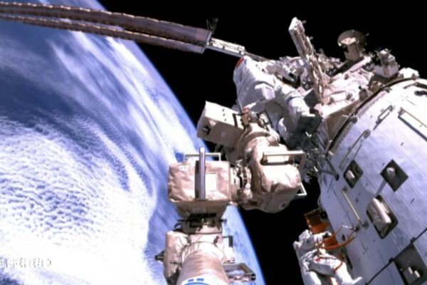 La_tripulacio_n_del_Shenzhou_18_de_China_se_prepara_para_un_e_pico_regreso_tras_misio_n_espacial_de_6_meses video poster