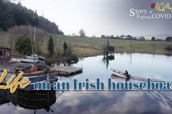 La_vida_en_una_casa_flotante__La_aventura_u_nica_de_Fionn_durante_el_COVID_19_en_Irlanda video poster