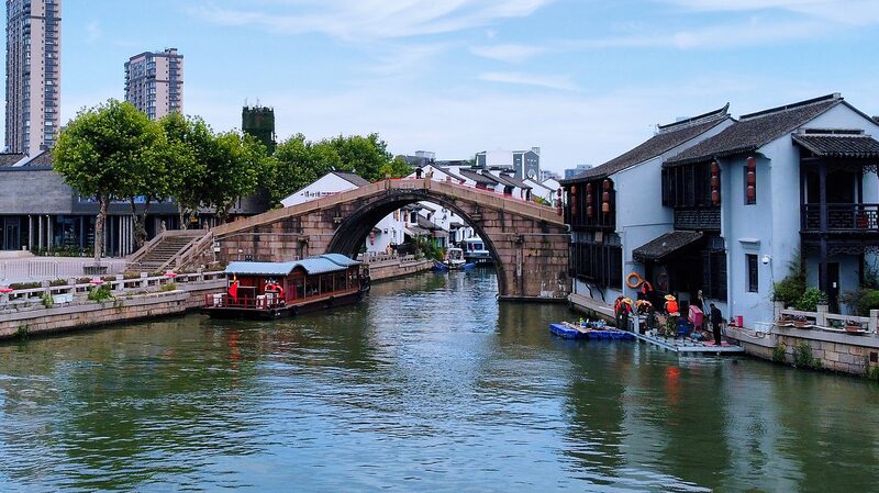 La_vida_nocturna_brilla_en_el_bloque_cultural_del_Puente_Qingming_de_Wuxi___