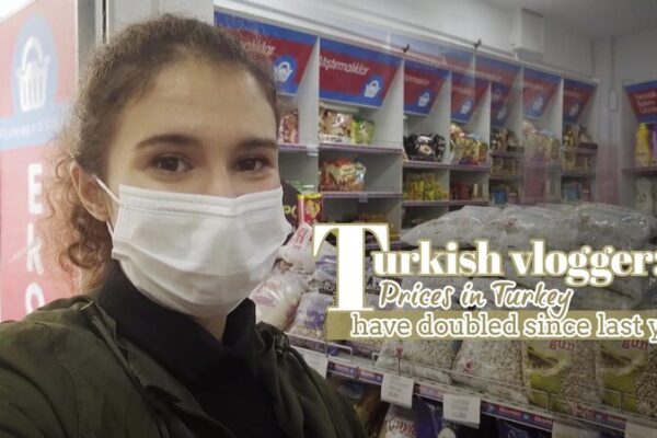 La vlogger Leyla Agdeve expone el aumento al doble de los precios en Turquía 📈 La_vlogger_Leyla_Agdeve_expone_el_aumento_al_doble_de_los_precios_en_Turqui_a__ video poster