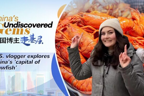 La vloguera estadounidense Marissa explora la capital del cangrejo de río de China 🦞 La_vloguera_estadounidense_Marissa_explora_la_capital_del_cangrejo_de_ri_o_de_China__ video poster