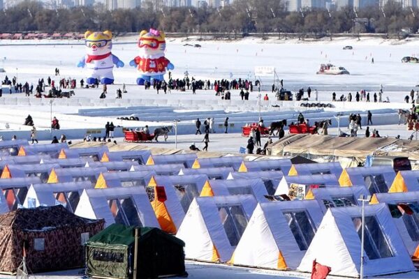 La_zona_de_glamping_y_relax_de_Harbin__Un_escape_invernal_para_turistas