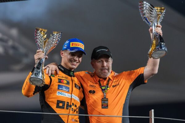 🏆 Lando Norris termina con la sequía de 26 años de títulos de McLaren en F1 en Abu Dhabi! __Lando_Norris_termina_con_la_sequi_a_de_26_an_os_de_ti_tulos_de_McLaren_en_F1_en_Abu_Dhabi_